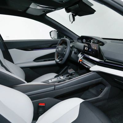 Sistema de travagem eletromagnético para condução segura em Changan Qiyuan A06 Energy Electric Car