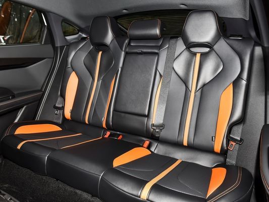 Carro a gasolina Uni-V 5 lugares Pedido personalizado Changan Uni-V 1.5t Carro a gasolina Sedan