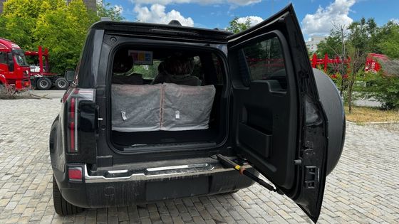 Polar Stone 01 modelo 2023 versão de 6 lugares AWD com cor externa preta