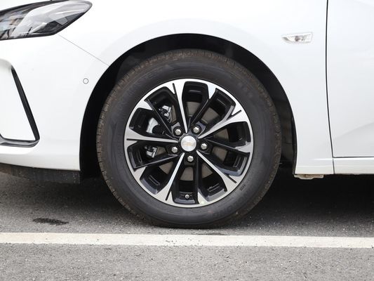 Carro de edição híbrida leve de 2024 1.3t com sistema de travagem barométrico e cor externa preta