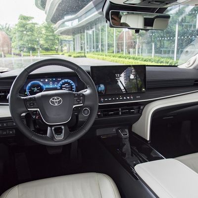 2024 Toyota Camry Dual Engine 2.5hg Carro híbrido emblemático Direção esquerda Tipo de carroceria fechada