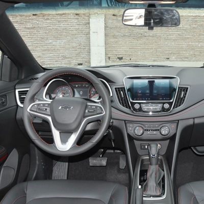 2024 Chevrolet Monza 1.3t Versão automática Carro híbrido com preto