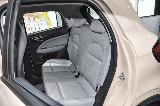 Tipo de carroceria fechada e assentos para 5 2022 Leapmotor T03 Amber Edition