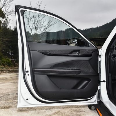 Changan Uni-V 1.5t Automóvel a gasolina de 5 lugares Sistema de travagem eletromagnético e tração FWD