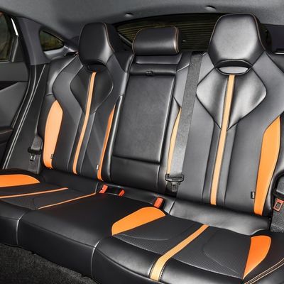 Changan Uni-V 1.5t Automóvel a gasolina de 5 lugares Sistema de travagem eletromagnético e tração FWD