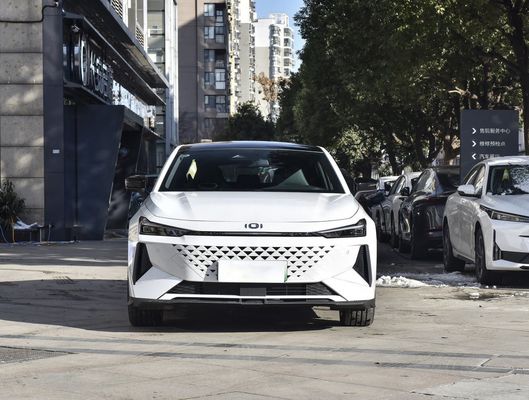 Changan Qi Yuan A06 com cor exterior branca e sistema de travagem hidráulico