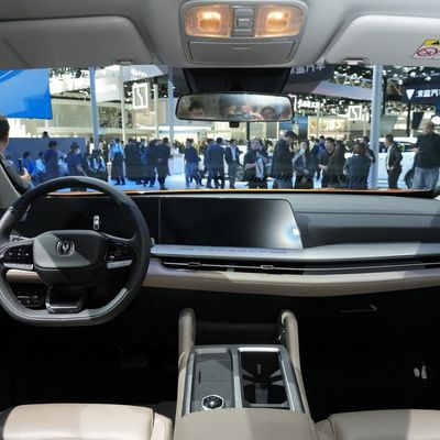 Direção esquerda Changan Uni-V 1.5t Uni V Automóvel a gasolina Sedan 5 lugares Direção esquerda