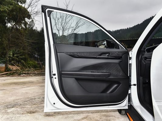 FWD Drive Sedan Changan Uni-V 1.5t 5 lugares Uni V /Carro de gasolina usado para experiência de condução
