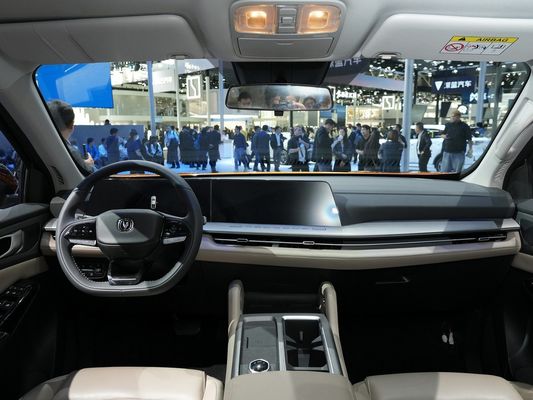 Changan Uni-V 1.5t 5 lugares Sedan Uni V /Carro a gasolina usado com elevados padrões de segurança