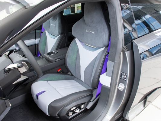 Forma de suspensão traseira Multi-Link Suspensão independente 48V Hiphi Z 4seats Sedan EV