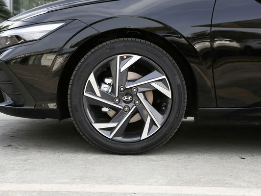 Hyundai Elantra 2023 1.5L CVT Lux Edition Veículo a gasolina e cilindrada 1000-1600CC