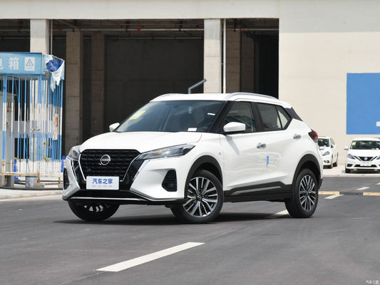 SUV Nissan Kicks 2023 a gasolina com caixa de velocidades automática e design elegante