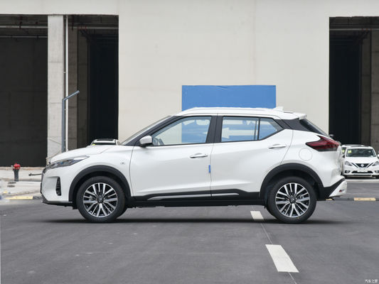 SUV Nissan Kicks 2023 a gasolina com caixa de velocidades automática e design elegante