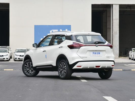 SUV Nissan Kicks 2023 a gasolina com caixa de velocidades automática e design elegante