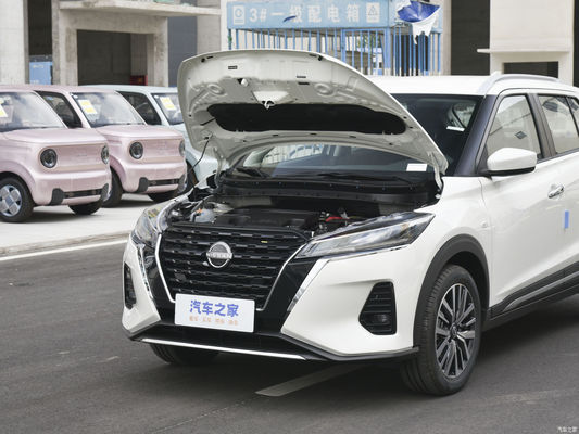 SUV Nissan Kicks 2023 a gasolina com caixa de velocidades automática e design elegante