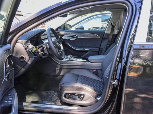 Carro a gasolina com caixa de velocidades automática Audi A8 2023 A8l 50tfsi Quattro Selected Version