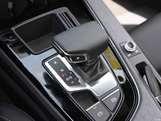 Carro a gasolina Audi A4l 2023 40tfsi com caixa de velocidades automática e tamanho 4858*1847*1439